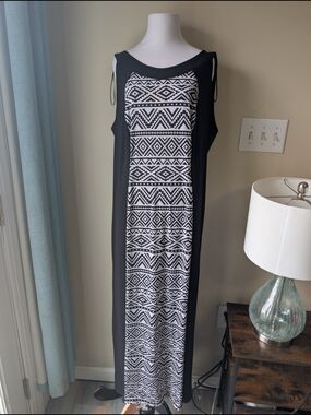 R&M Richards Black and White Tribal Print Maxi Dress Vacation Summer